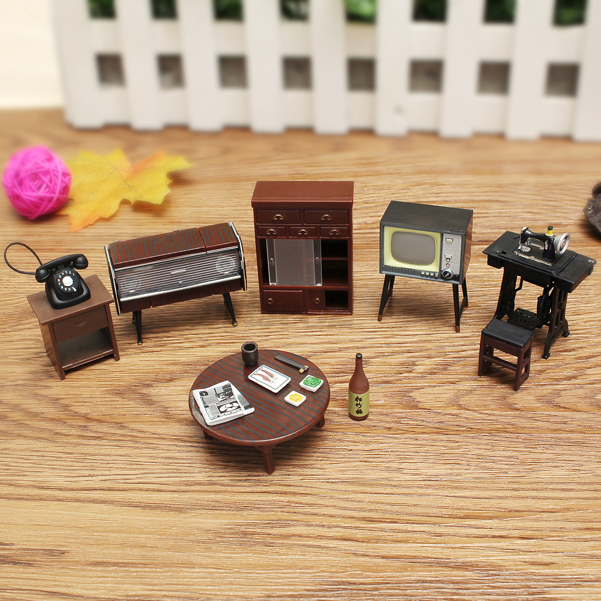 8Pcs Vintage Miniature Sewing Machine Telephone Dollhouse Furniture Room Decor